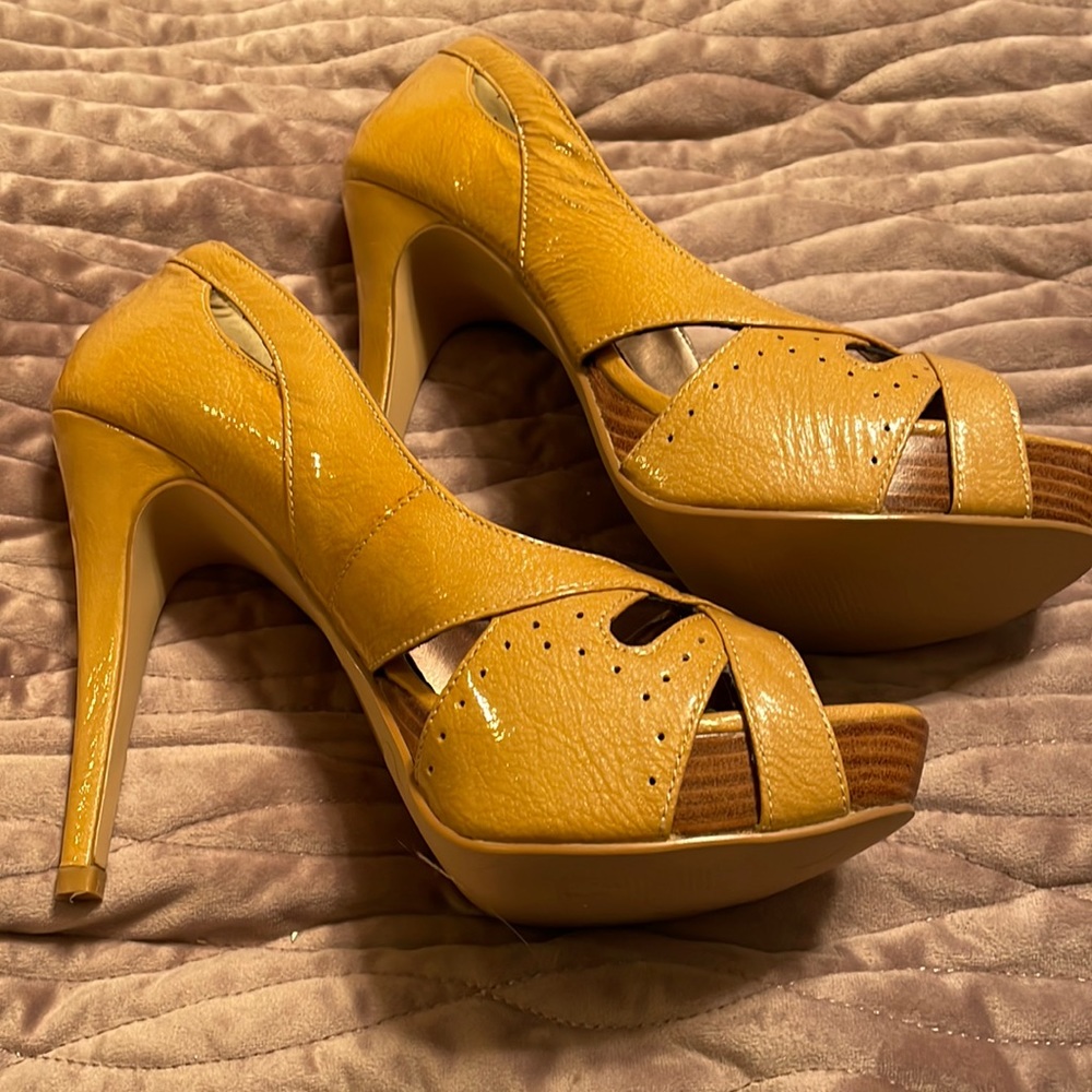 NWOT - platform heels (3)